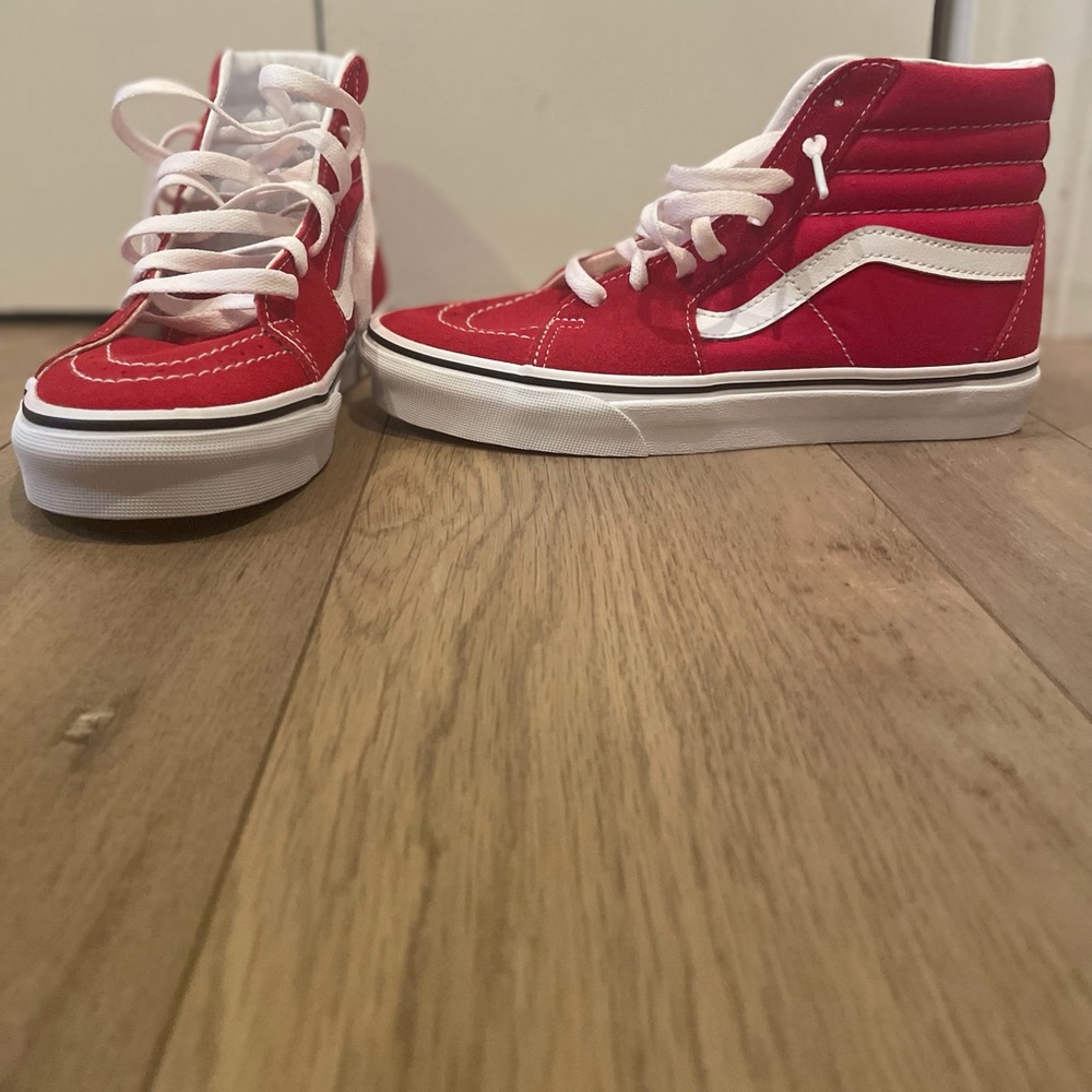 Youth hi top vans. Red